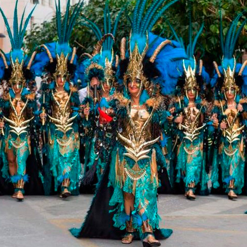 Accesorios metálicos artesanales para la comparsa Escuadra-Quraysh, elaborados a mano por Juan Lillo Artesano para fiestas de Moros y Cristianos.