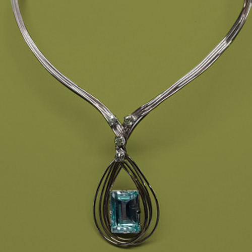 Collar artesanal Azore, elaborado a mano por Juan Lillo Artesano, con diseño exclusivo y detalles de alta calidad.