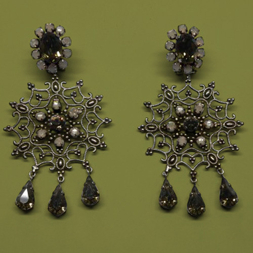 Pendientes artesanales, elaborados a mano por Juan Lillo Artesano, con diseño exclusivo y acabado de alta calidad.