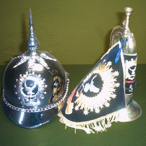 Casco artesanal Campillos, elaborado a mano por Juan Lillo Artesano, con diseño detallado y acabado de alta calidad.