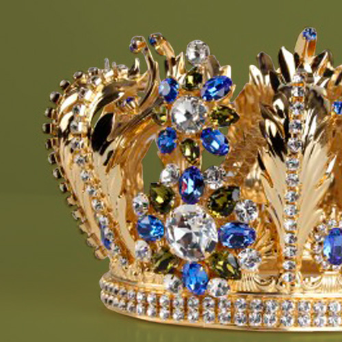 Corona artesanal para Rey Gaspar, diseñada y elaborada a mano por Juan Lillo Artesano, con detalles dorados y piedras de colores.