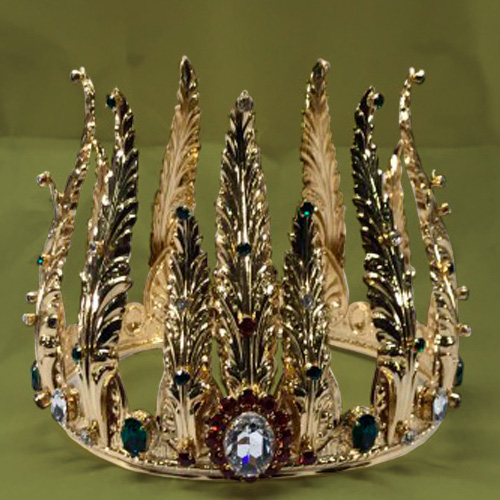 Corona artesanal para Rey Mago, diseñada y elaborada a mano por Juan Lillo Artesano, con detalles dorados y piedras de colores.